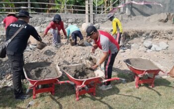 Bahu‑Membahu Angkut Material, Wujudkan Sinergi Solid TMMD 129 Kodim 0726/Sukoharjo