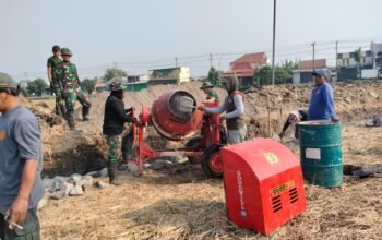 Gotong Royong TNI , POLRI dan Warga Percepat Pembangunan Talud pada TMMD Reguler ke-129 Kodim 0726/Sukoharjo
