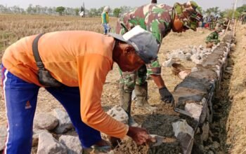 Fisik Tua Tak Halangi Pak Parto Gotong Royong di TMMD Reg 129 Kodim 0726/Sukoharjo