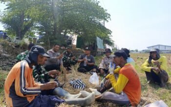 Satgas TMMD Ke-129 Kodim 0726/Skh Laksanakan Komsos dengan Warga di Sela Tugas di Parangjoro