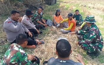Keakraban Satgas TMMD Reguler ke-129 Kodim 0726/Sukoharjo Bersama TNI, Polri, dan Warga Warnai Waktu Istirahat