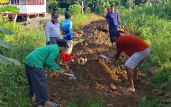 Perkuat Akses Jalan Warga di Dadok Tunggul Hitam, Purnawirawan TNI AD Turun Langsung Dukung Bakti Manunggal 2026