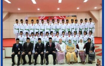 Wako Alfin Kukuhkan 30 Anggota Paskibraka Kota Sungai Penuh Tahun 2026