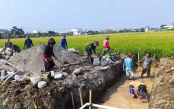 Satu Aspirasi, Satu Karya: Satgas TMMD REG 129 Kodim 0726/SKH Bersama Warga Bangun Gorong-gorong