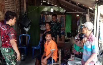 Melalui Komsos, Personel Satgas TMMD Reguler ke-129 Kodim 0726/Sukoharjo Edukasi Warga Pentingnya Menjaga Kesehatan