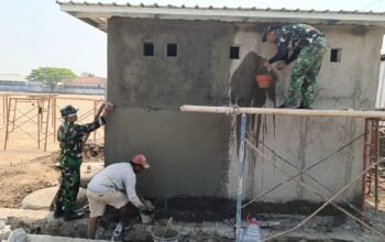 Satgas Tmmd Reg Ke-129 Kodim 0726/Sukoharjo Tetap Semangat Kerja Di Hari Libur, Percepat Pembangunan Mck Di Lapangan Parangjoro