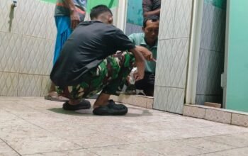 Tak Kenal Lelah Kejar Target, Satgas TMMD ke-129 Kodim 0313/KPR Lembur Malam Rehab MCK Masjid Nurul Ikhsan