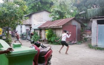 Turnamen Berdarah! Dua Kelompok Bentrok Brutal, Rumah Warga dan Kantor Media Dihujani Batu