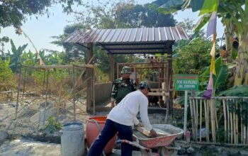 Satgas TMMD Ke-129 Kodim 0726/Skh Gotong Royong Bangun Pos Kamling di Dukuh Singkil Parangjoro