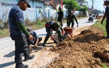 Percepat Akses, Satgas Tmmd Kodim 0726/Sukoharjo Rapikan Bahu Jalan di Desa Parangjoro