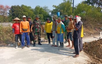 Danramil Grogol Berikan Semangat, Pacu Pekerja Tmmd Reg ke-129 Kodim 0726/Sukoharjo di Desa Parangjoro