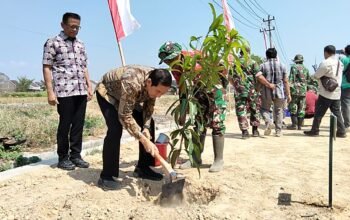 Kadispenad Kunjungi Lokasi TMMD Reguler Ke-129 Kodim 0726/Sukoharjo, Laksanakan Penanaman Pohon