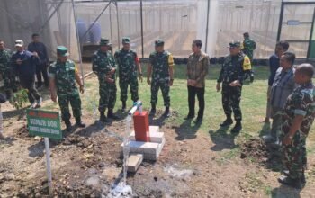Kasdipenad Tinjau Sumur Bor & Green House Beserta Sumur Bor Tmmd Reg ke-129 Kodim 0726/Skh