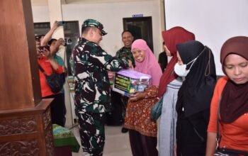 Tim Wasev Tmmd Bagikan Bantuan Sembako Untuk Warga