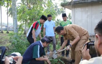 Tanam Pohon Matoa di Masjid Istiqomah, Yota Balad Tegaskan Dukungan Ekoteologi Kemenag