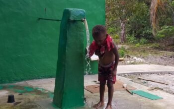 Air Bersih Mengalir, Senyum Anak-Anak Kampung Sesor Mengembang: Bukti Nyata TMMD Ke-129 Hadirkan Manfaat