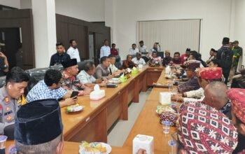 Masyarakat Geruduk Kantor Pemda dan DPRD Tubaba