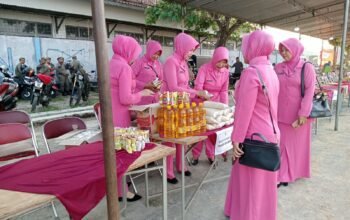 Ibu Bhayangkari Polres Sukoharjo Ikut Meriahkan Penutupan TMMD Reg 129 Kodim 0726/Sukoharjo