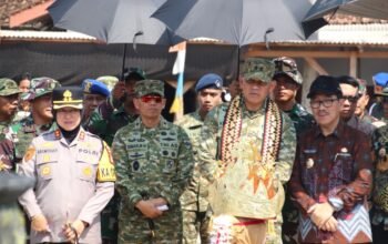 Danrem Dampingi Pangdam pada Penutupan TMMD Ke-129 Kodim 0412/LU di Sungkai Utara