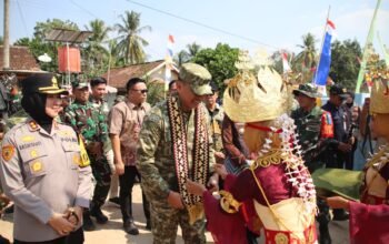 Dansatgas Sambut Pangdam XXI/RI dalam Rangka Penutupan TMMD Ke-129 Baru Raharja