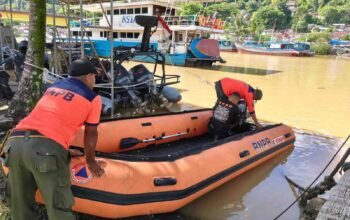Hari Kedua Pencarian Josua di Batang Arau, Tim SAR Sisir Sungai dengan Perahu Karet