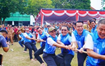 Tawa dan Sorak Warga Pecah, Lomba Tradisional Semarakkan HUT ke-81 RI di Muba  Bupati Toha Buka Langsung Kemeriahan Lomba Tradisional di Halaman Kantor Bupati