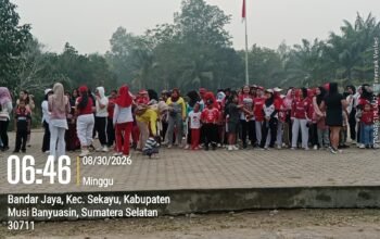 Jalan Santai Meriahkan HUT ke-81 RI di Desa Bandar Jaya, Kecamatan Sekayu
