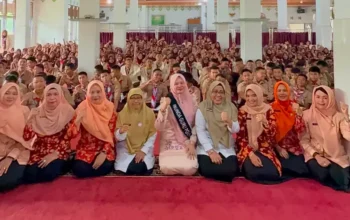 Ny. Nia Jon Firman Pandu Ajak Pelajar SMAN 1 Kubung Jadi Remaja Berkarakter, Sehat dan Cerdas