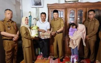 Wawako Azhar Salurkan Bantuan Cegah Stunting