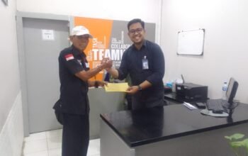 Peduli Kabut Asap, Komunitas Wartawan Sawahlunto Gandeng Tiga Bank Bagikan Masker