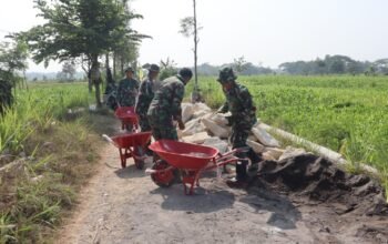 Dukung Pembangunan Talut, Satgas TMMD ke-130 Kodim Bantul Angkut Material Batu di Sendangsari