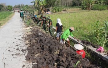 Dukung Pembangunan Infrastruktur Desa, Satgas TMMD ke-130 Kodim Bantul Gali Talut di Sendangsari