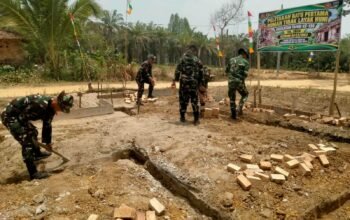 Wujudkan Hunian Layak, Satgas TMMD Ke-130 Garap RTLH Milik Bapak Eko Irawan di Desa Mangulak